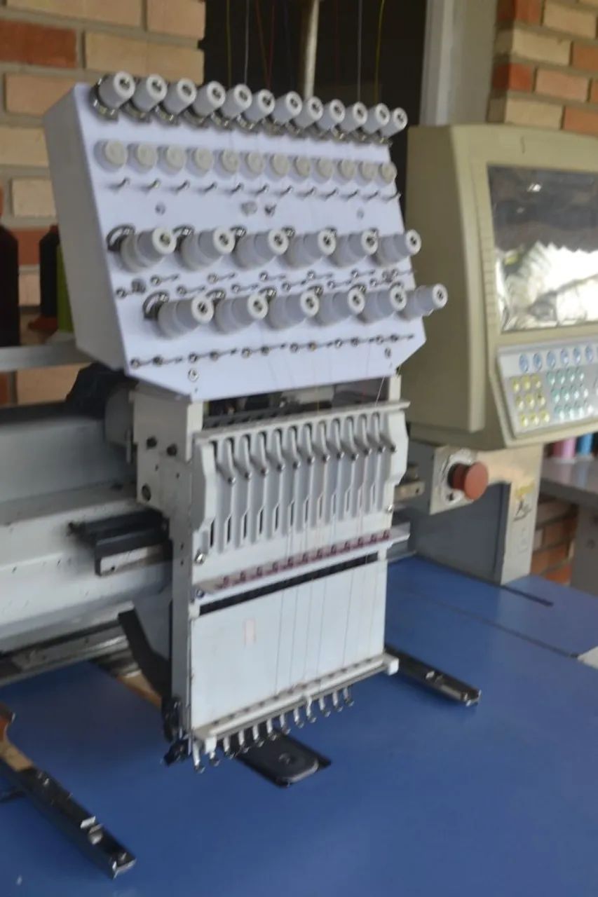 Máquina de bordar industrial Consew