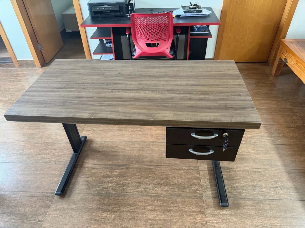 Mesa de escritório semi nova - Foto 3