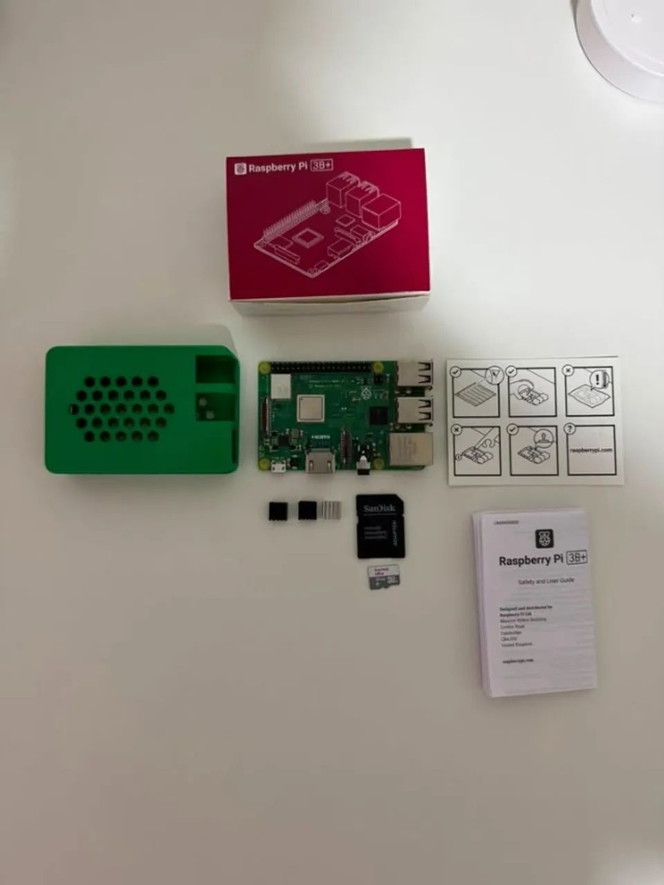 Raspberry Pi 3B + Cartão SD 32GB + Case