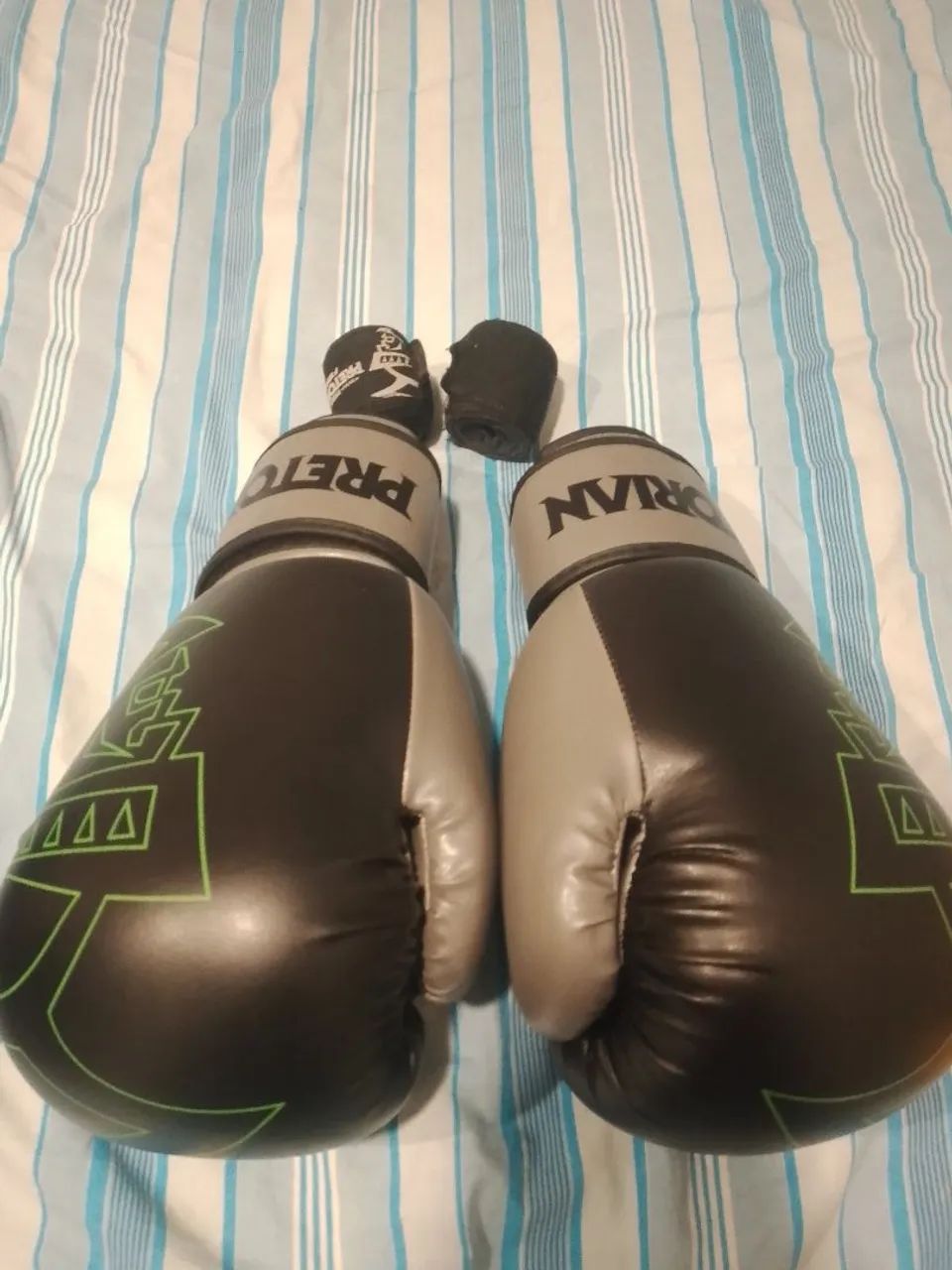 Luvas de Boxe Novinhas