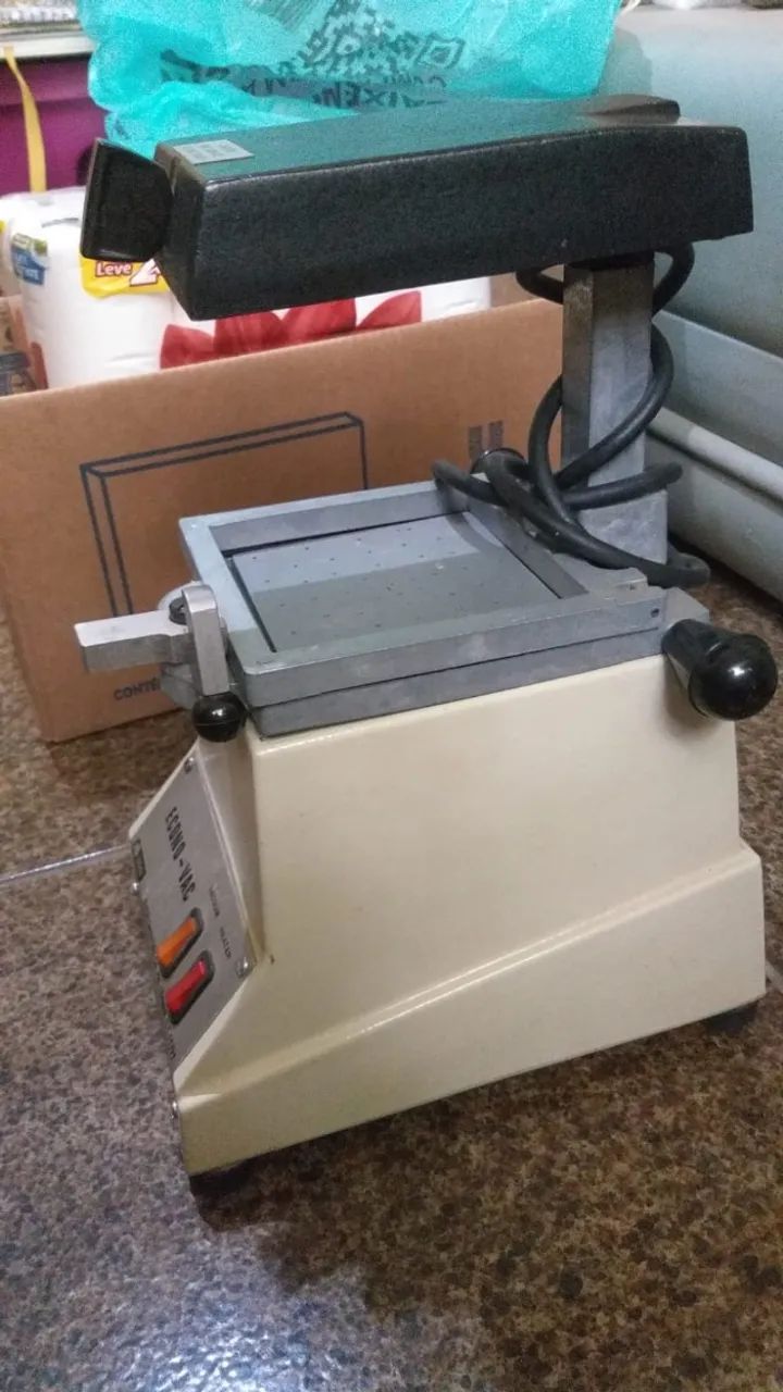 MÁQUINA DE TERMOFORMAGEM ECONO-VAC (BUFFALO DENTAL)