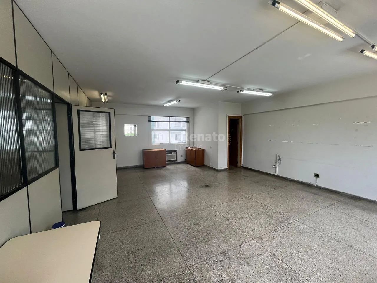Sala com 120 m² e 2 vagas de garagem para locação no Lourdes