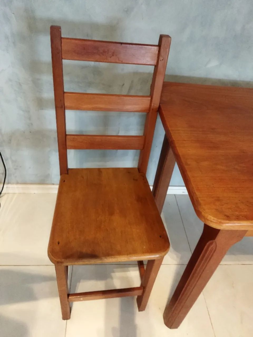 Mesa e cadeiras de madeira maciça - Foto 5