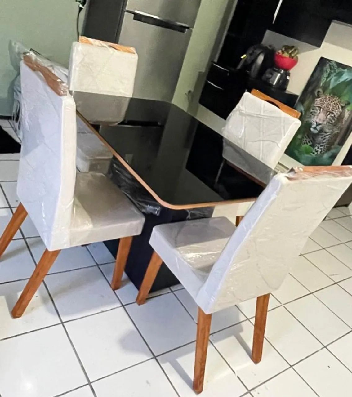 Mesa tampo de vidro 4 cadeiras  - Foto 4