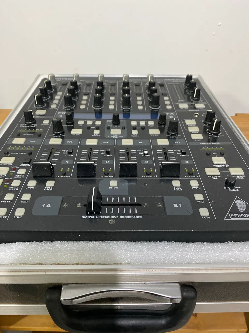   Mixer Behringer  Cdj djs estúdio  - Foto 5
