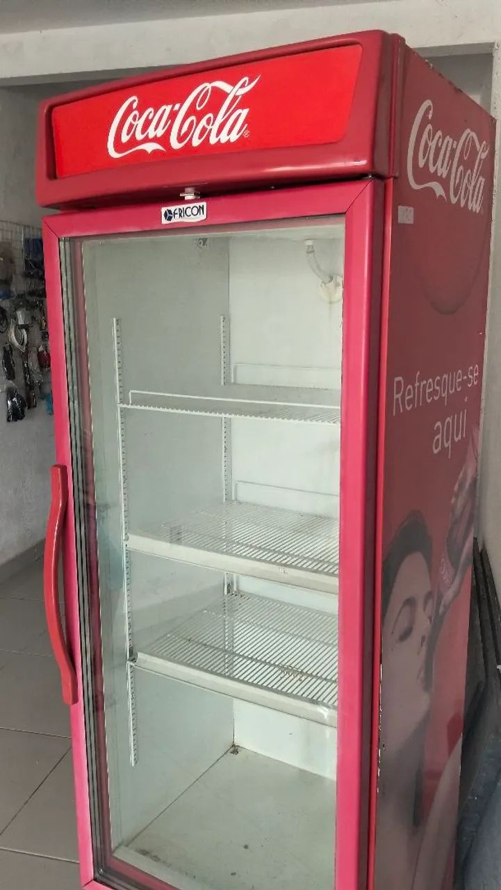 Vendo expositor da coca-cola