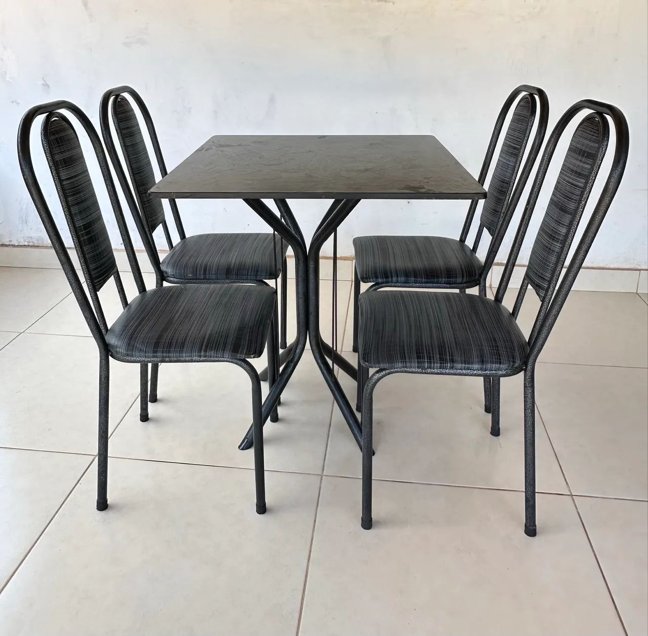  mesa com 4 cadeiras  - Foto 5