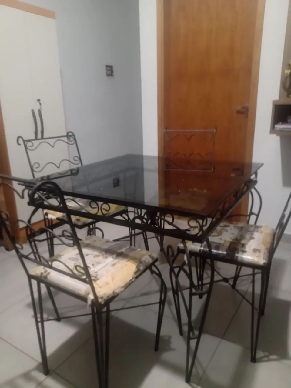Mesa 4 cadeiras antiga tudo de ferro  - Foto 2
