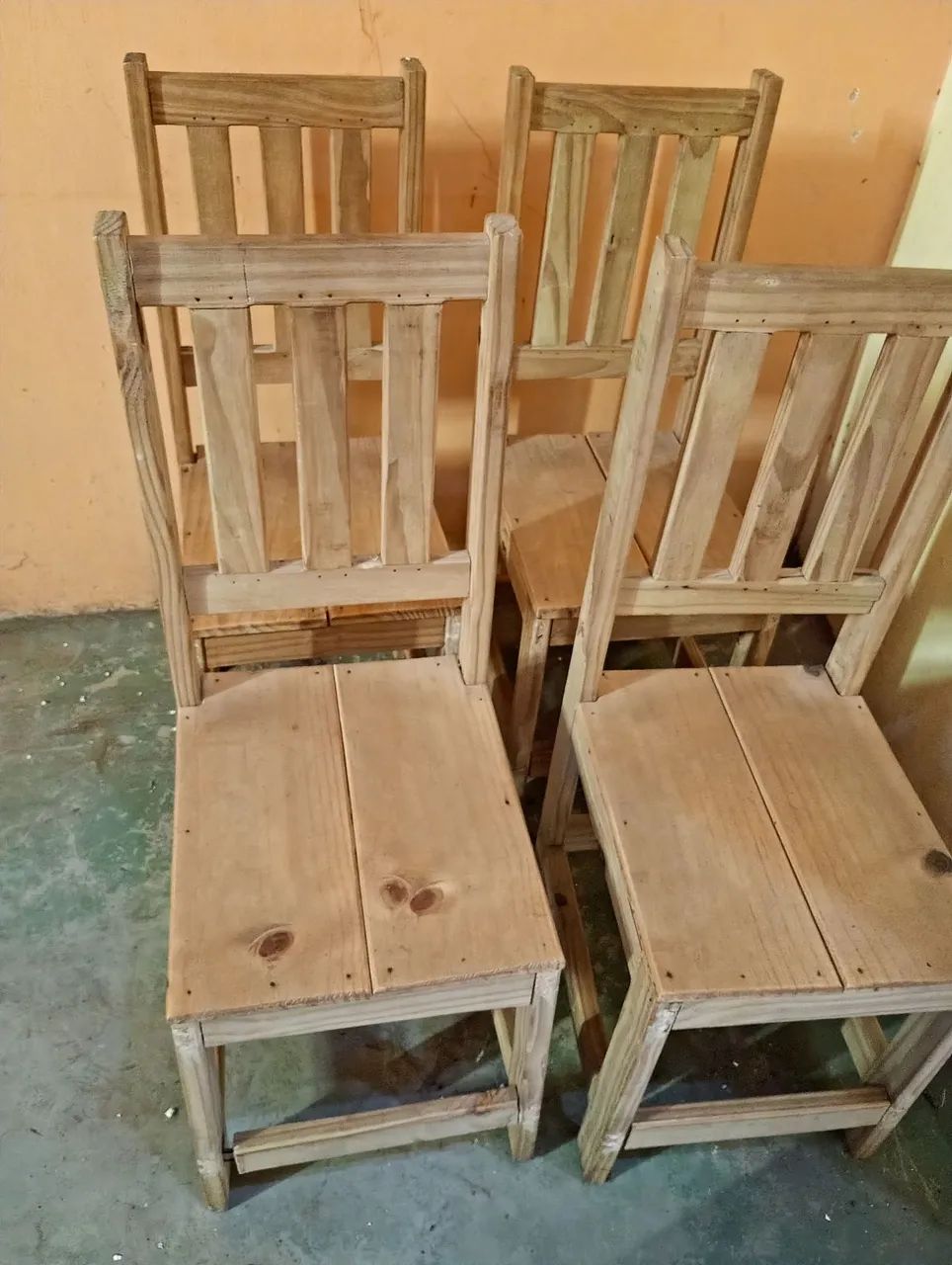 Conjunto 4 cadeiras de madeira 