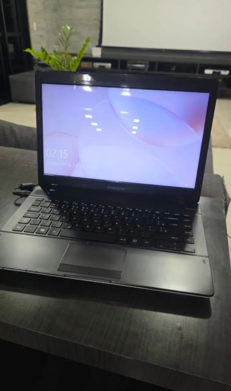 Notebook Samsung i5 8GB RAM 240GB SSD