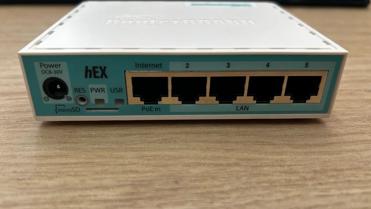 Roteador MikroTik RouterBOARD RB750Gr3 hEX - Foto 3