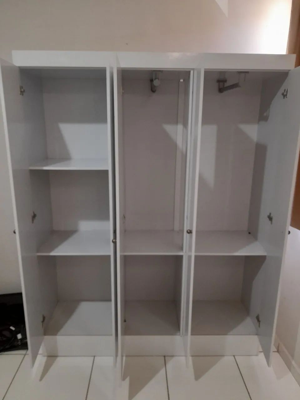 Guarda roupas 5 portas branco - Foto 2