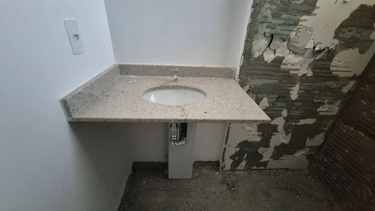Pia de Banheiro em Granito com Cuba e Torneira
