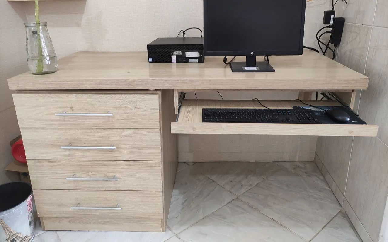 Mesa de escritório home office com gaveteiros todo emMDF