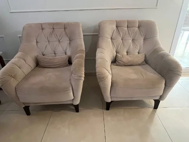 Poltronas com tachas