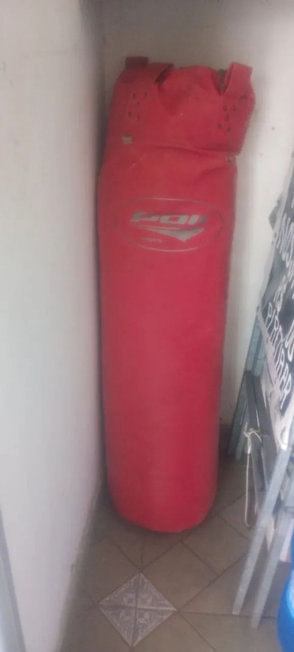 Academia (saco de boxe ?