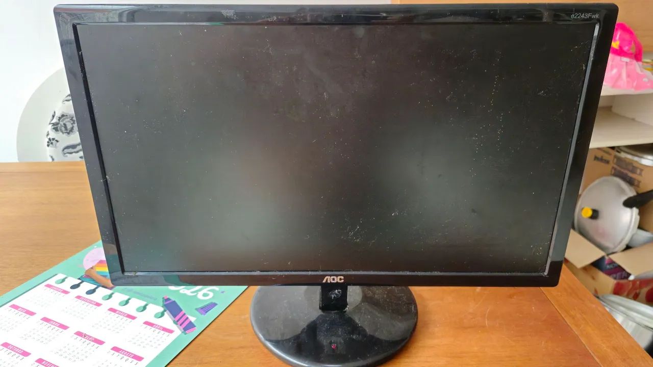 Monitor Aoc e2243Fwk com defeito tela embaçada  - Foto 4