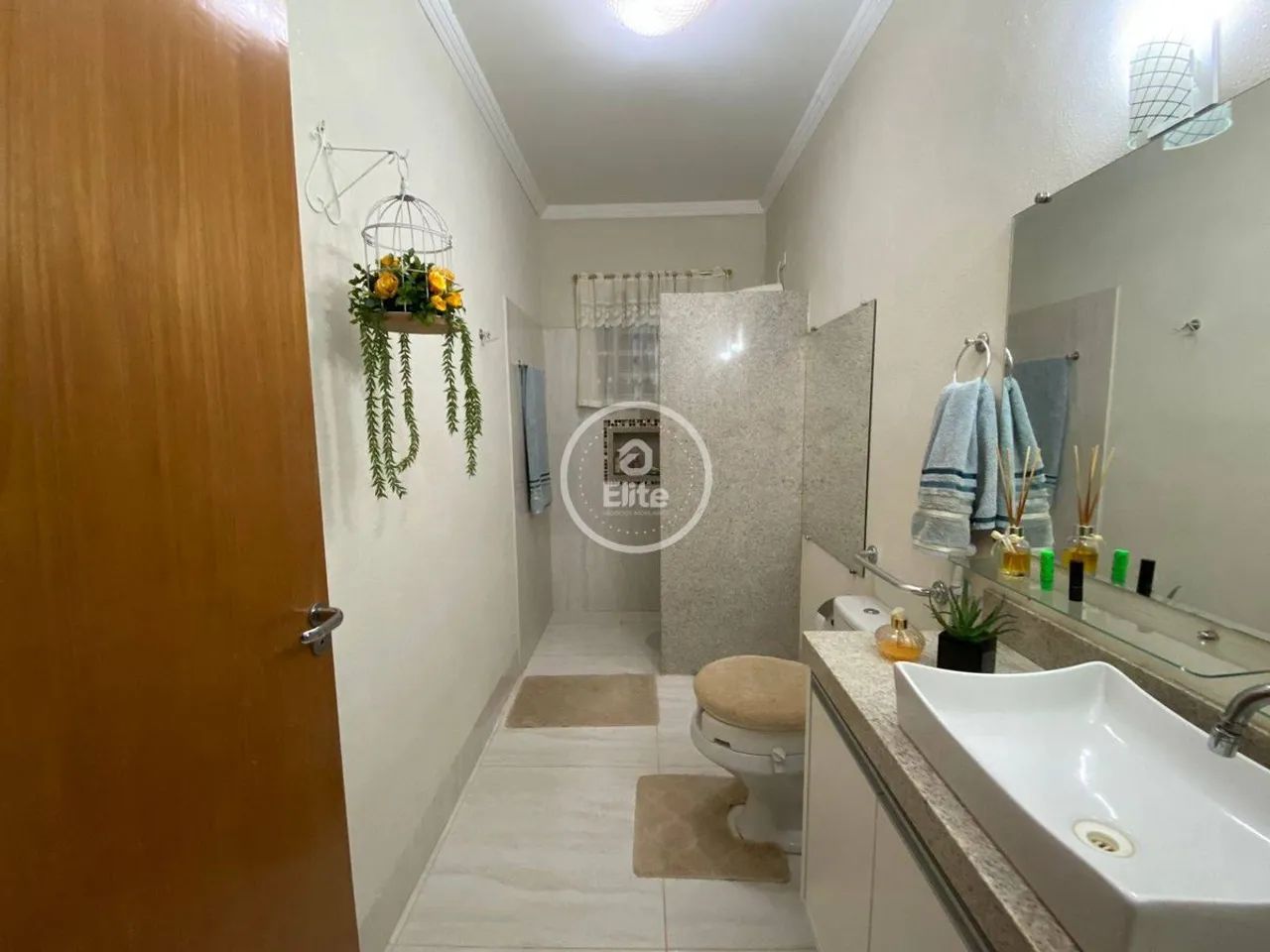 Casa extremamente ampla com piscina - Foto 4