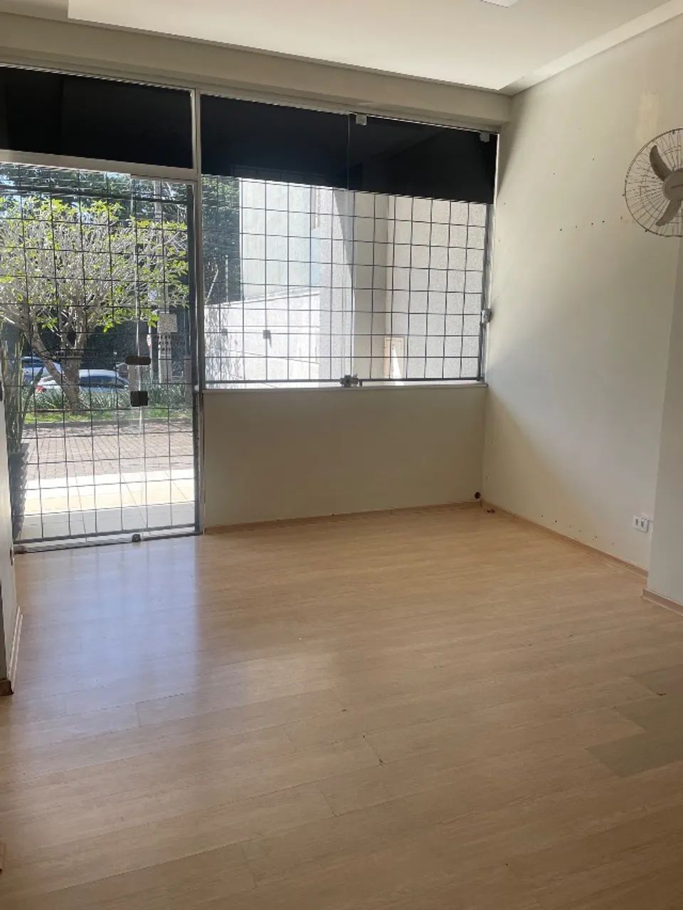 Sala comercial zona 04.  