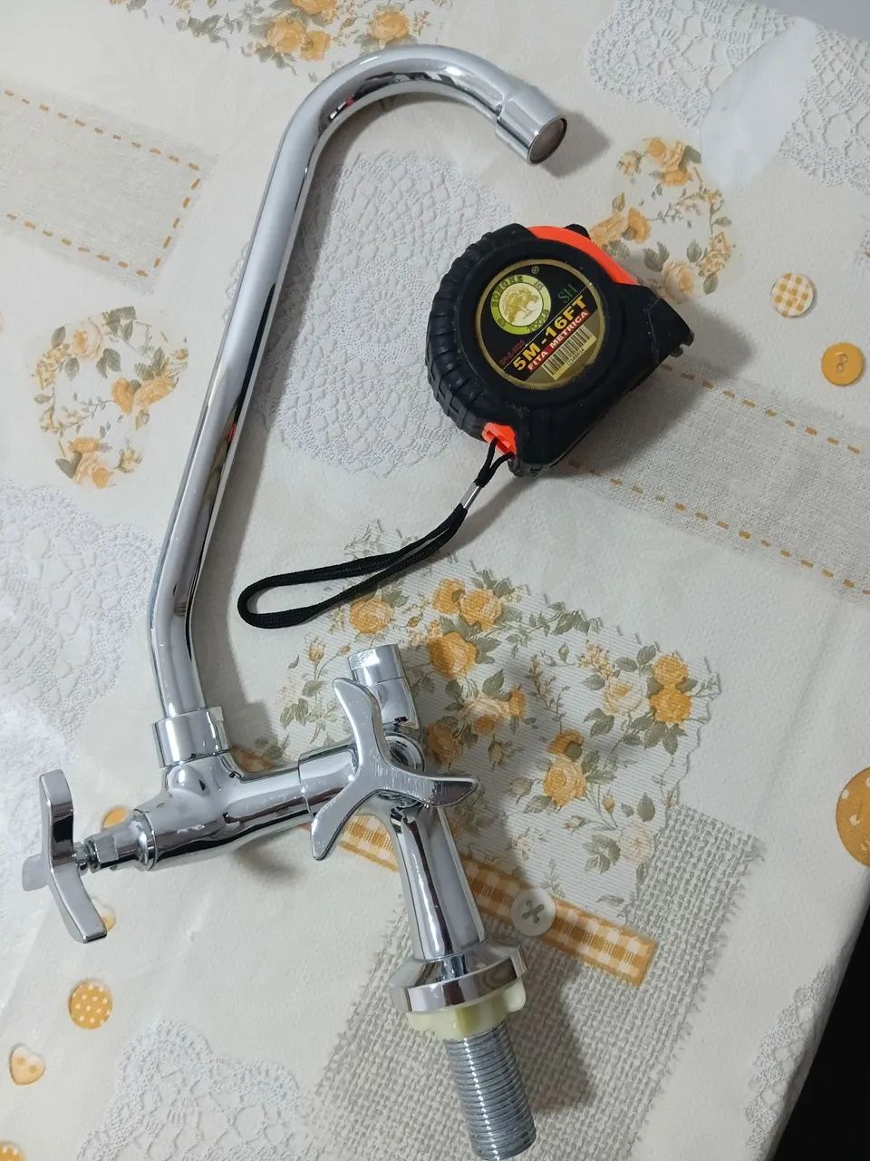 Torneira e trena 