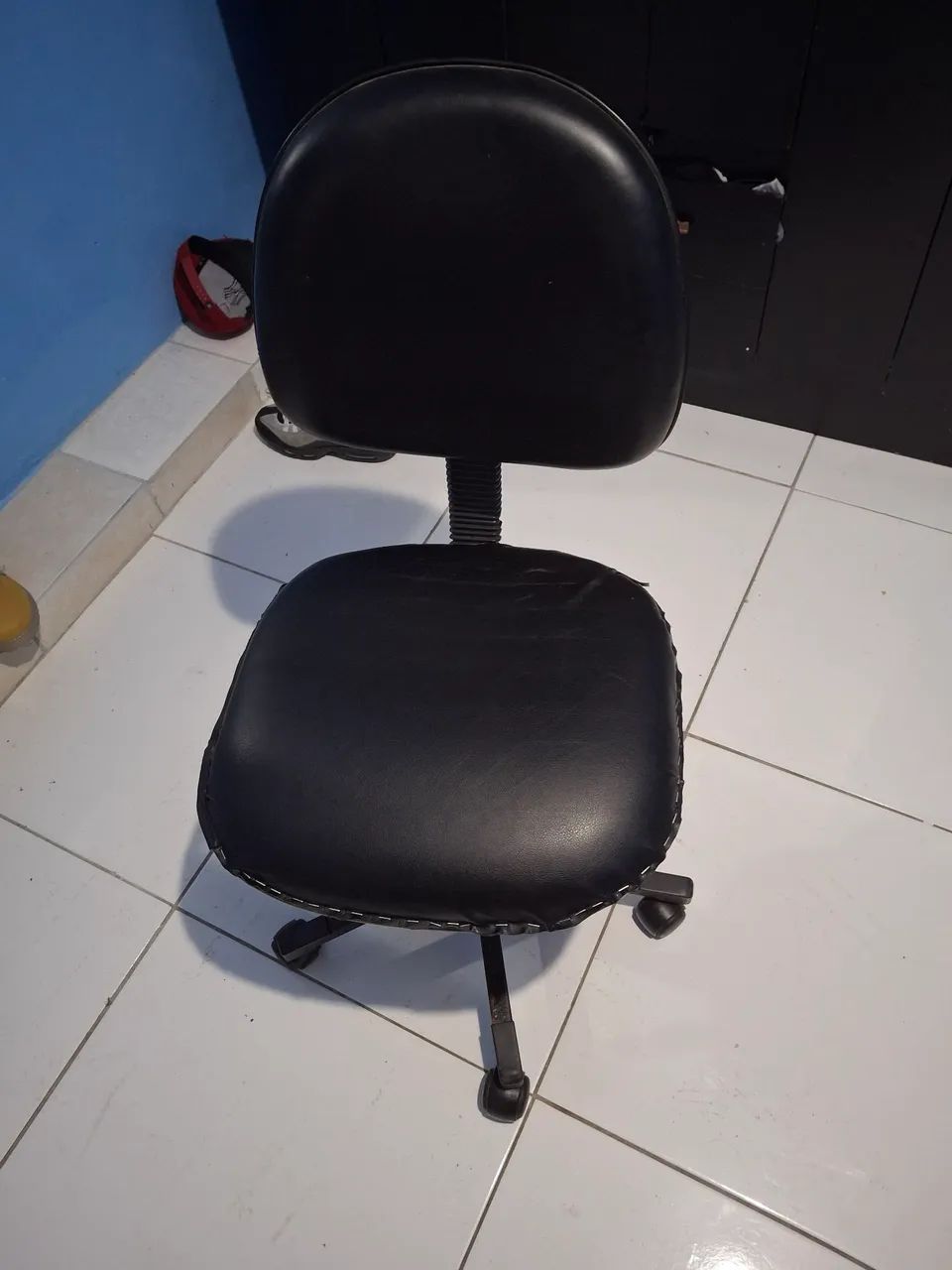 Cadeira de escritório Semi-nova.