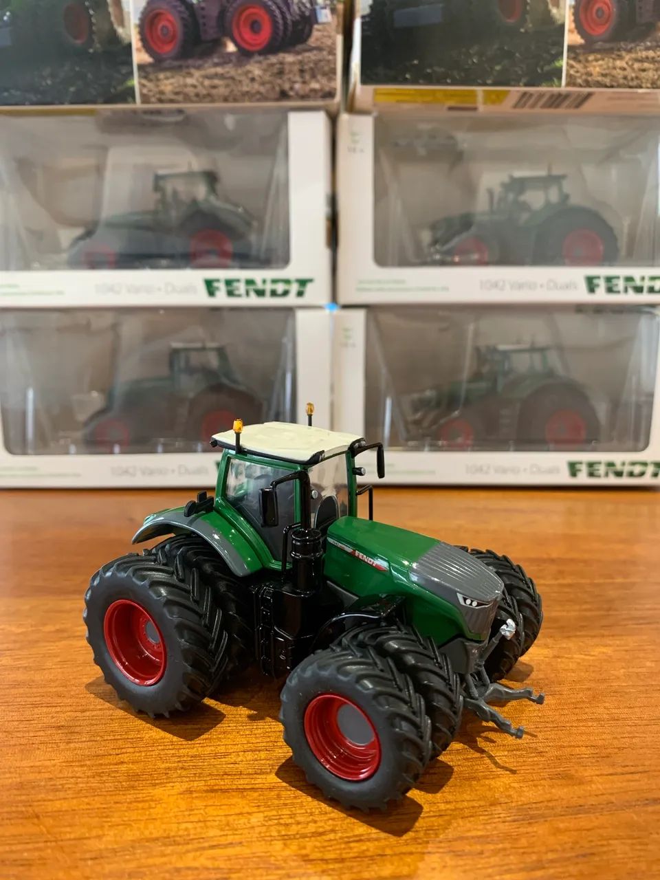 Miniatura trator Fendt 1042 duals 1/64 - Foto 4