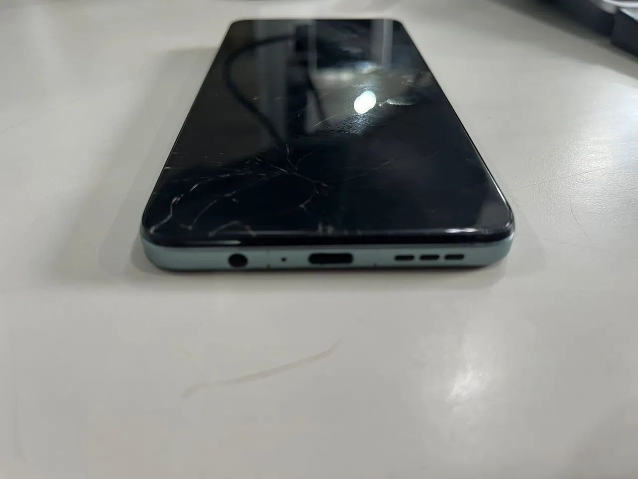 MOTO G35 COM TELA TRINCADA  - Foto 3