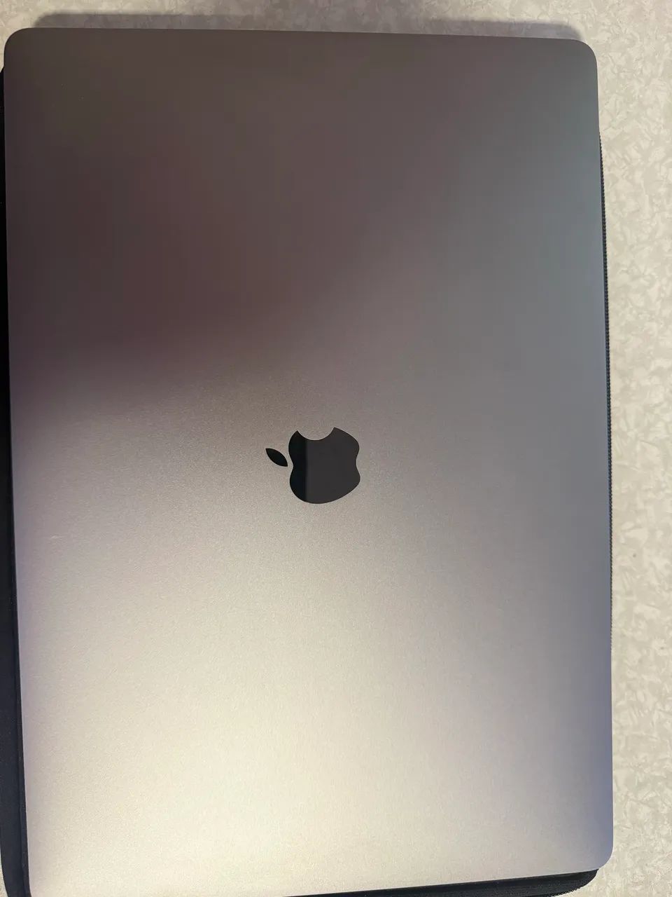 MacBook Intel Core i9, com 16GB de RAM e SSD de 1TB
