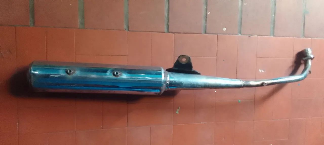 Escapamento Original Yamaha Crypton 105 - Usado - Foto 2