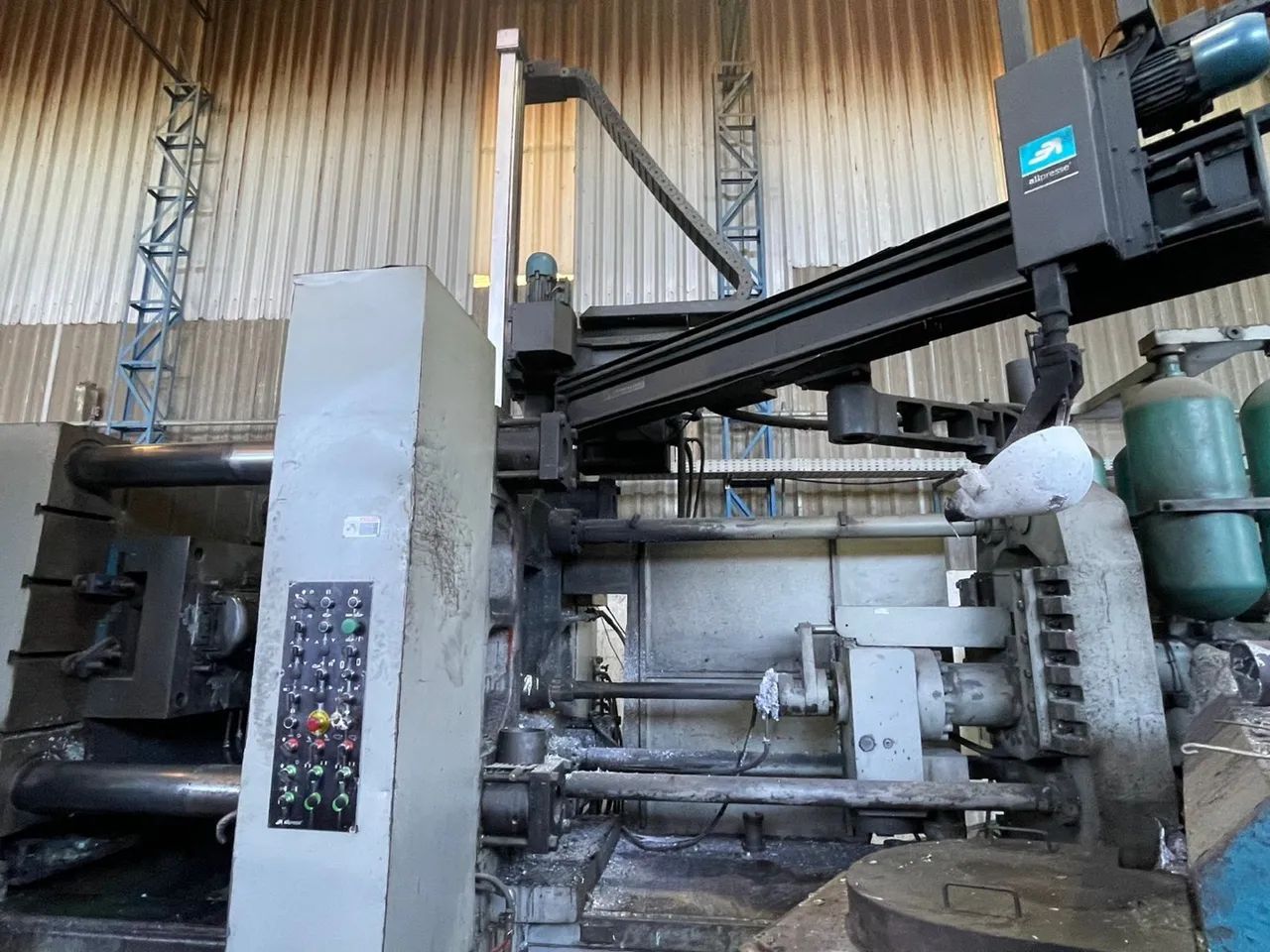 VENDO/TROCO INJETORA DE ALUMÍNIO 1000t ALLPRESSE - Foto 3