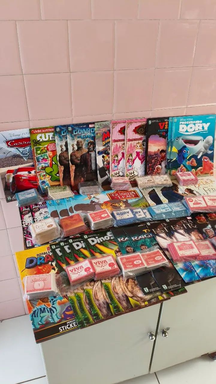 29 Álbuns completos com figurinhas pra Colar ( Veja descrição)