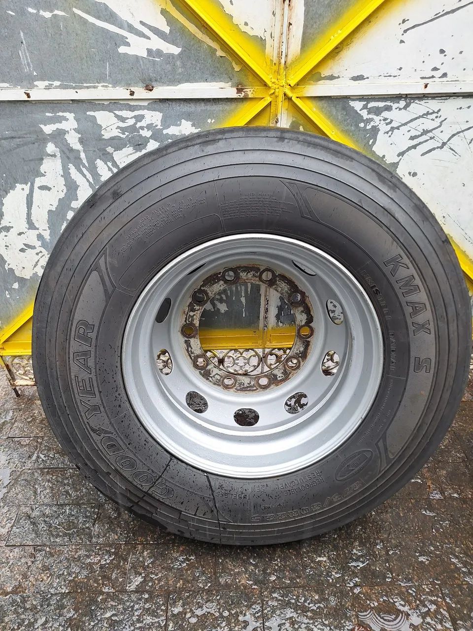 Pneu goodyear kmax s 275 80 22.5 - Foto 2