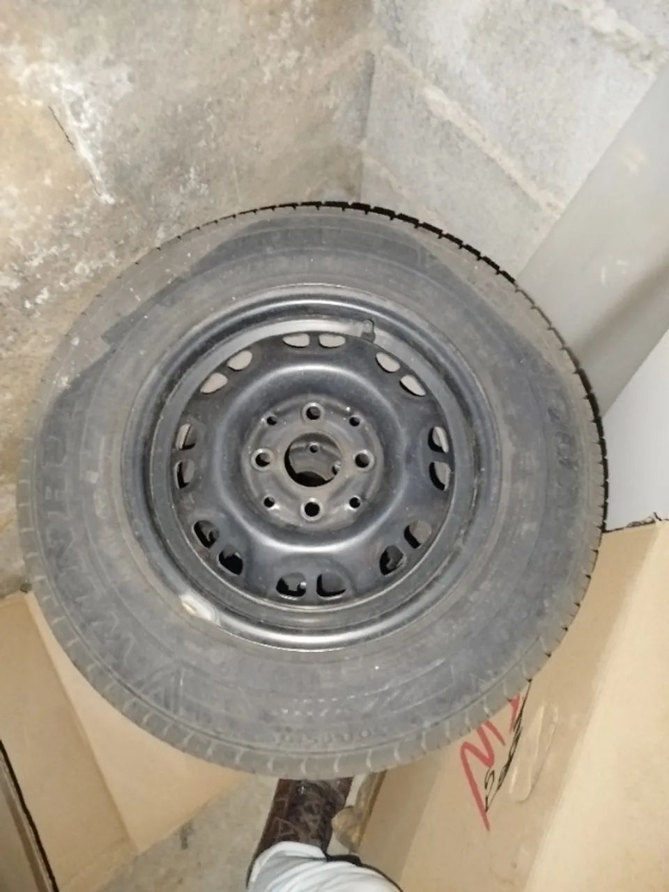 Jogo de rodas com pneus 175/70 r13 original gol bola sem amassados.