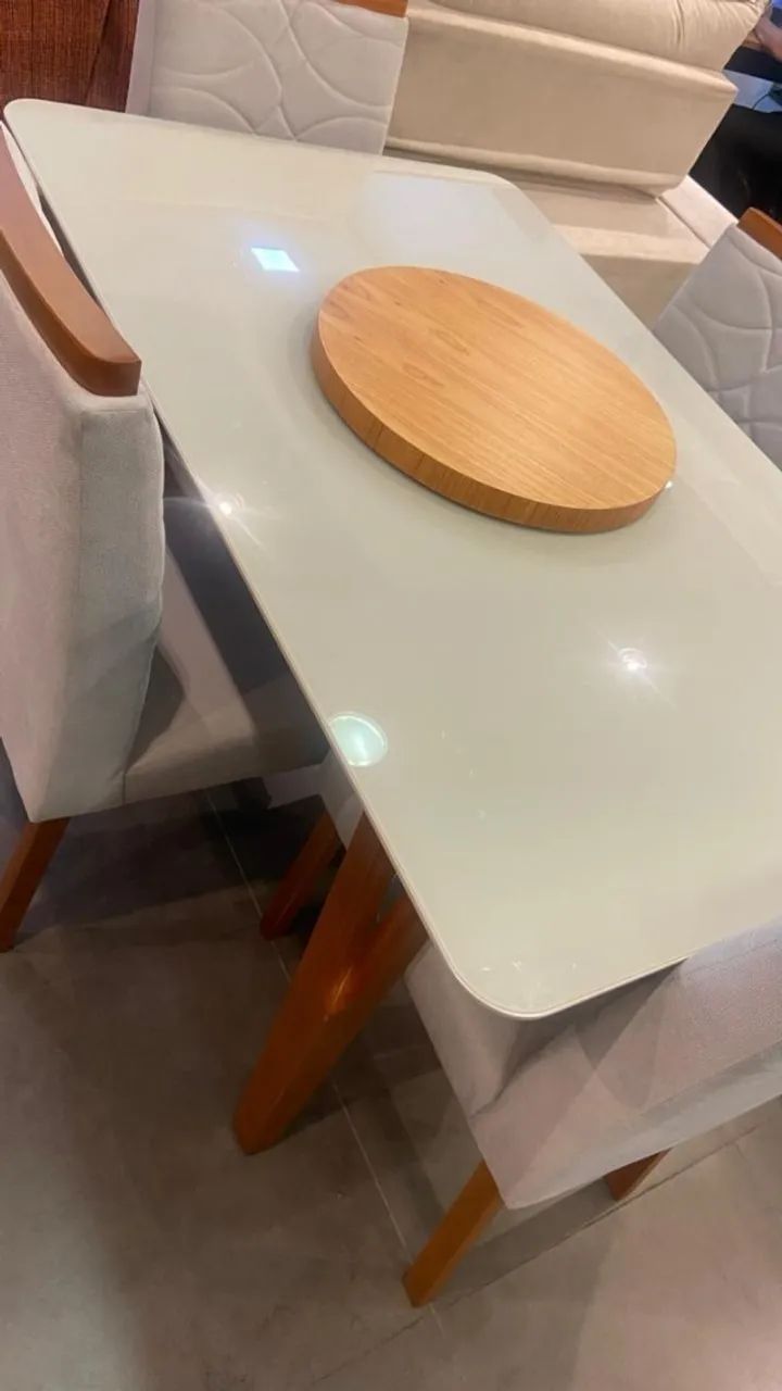 MESA ELEGANCE, mede 90x140 + 4 cadeiras no veludo cinza.