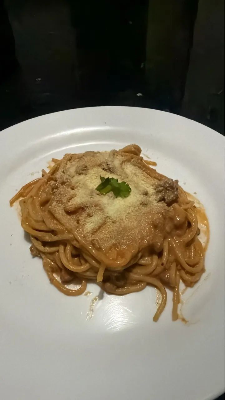 Vaga p/ Cozinheira e Garçonete 