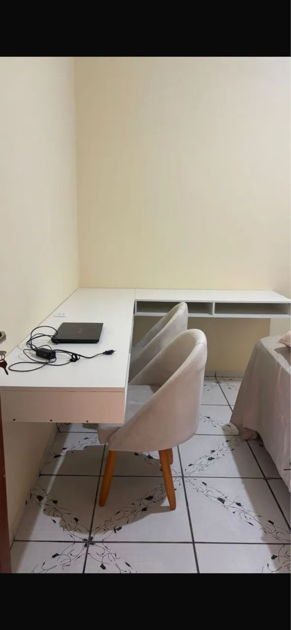 Mesa de estudo em L