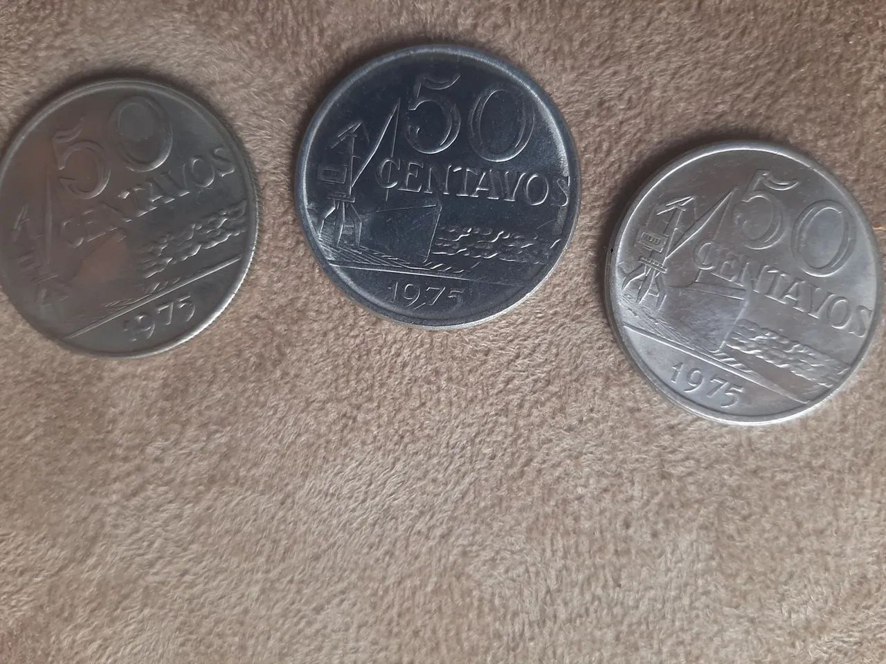 3 tipos de moeda de 1975 de 50 centavos - Foto 3
