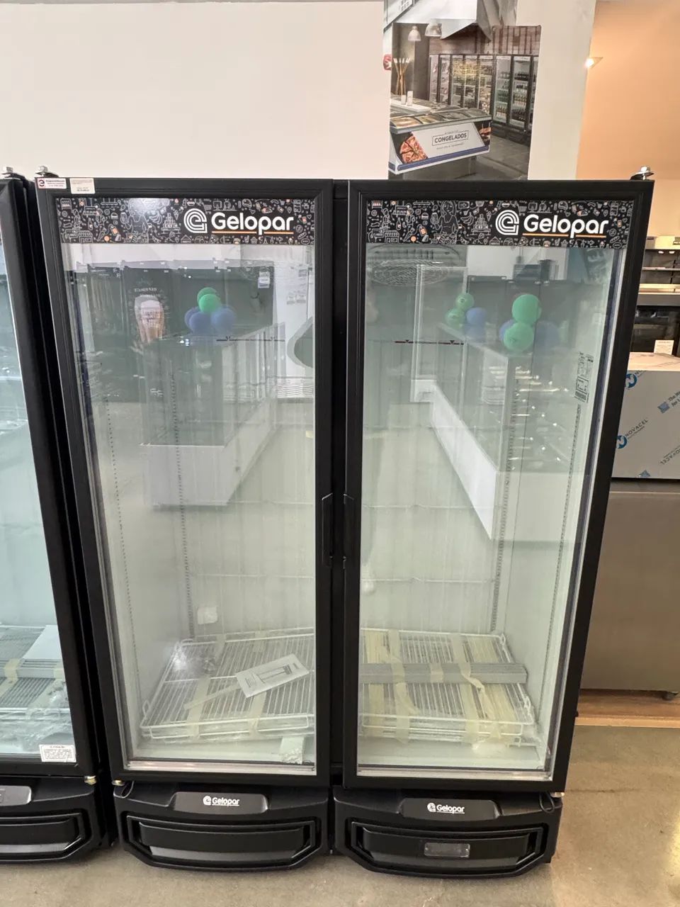 Freezer vertical 2 portas 950 litros temperatura negativa nova  - Foto 2