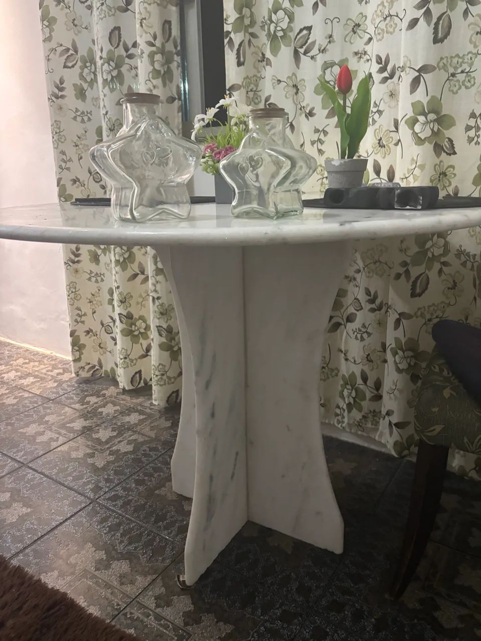 Mesa totalmente de mármore 