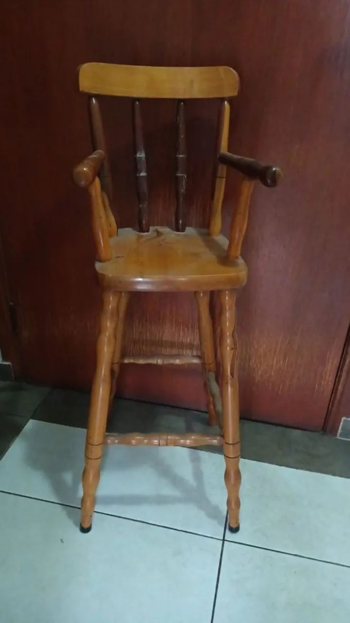 Vendo Cadeirão de Madeira Infantil  - Foto 2