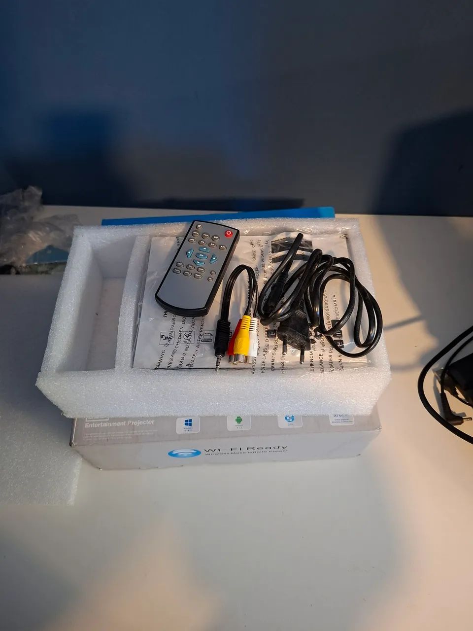 Projetor LED (LED Projector / Entertainment Projector - WiFi Home Theatre Projector) - Foto 4
