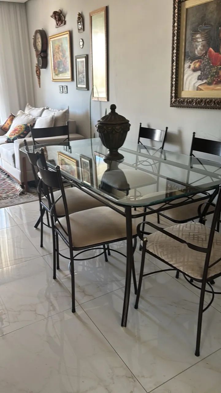 Mesa com 6 cadeiras