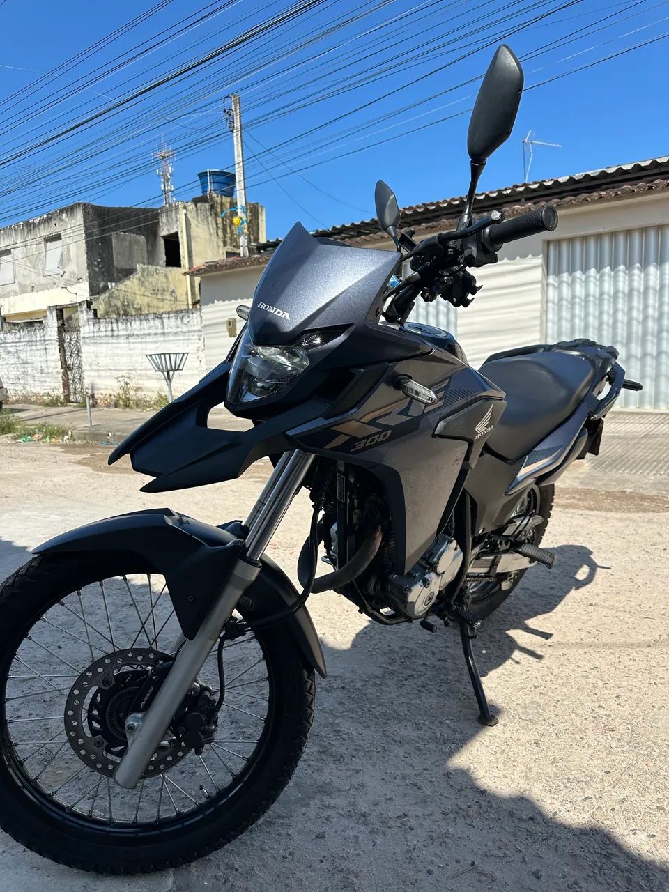 XRE 300 2023