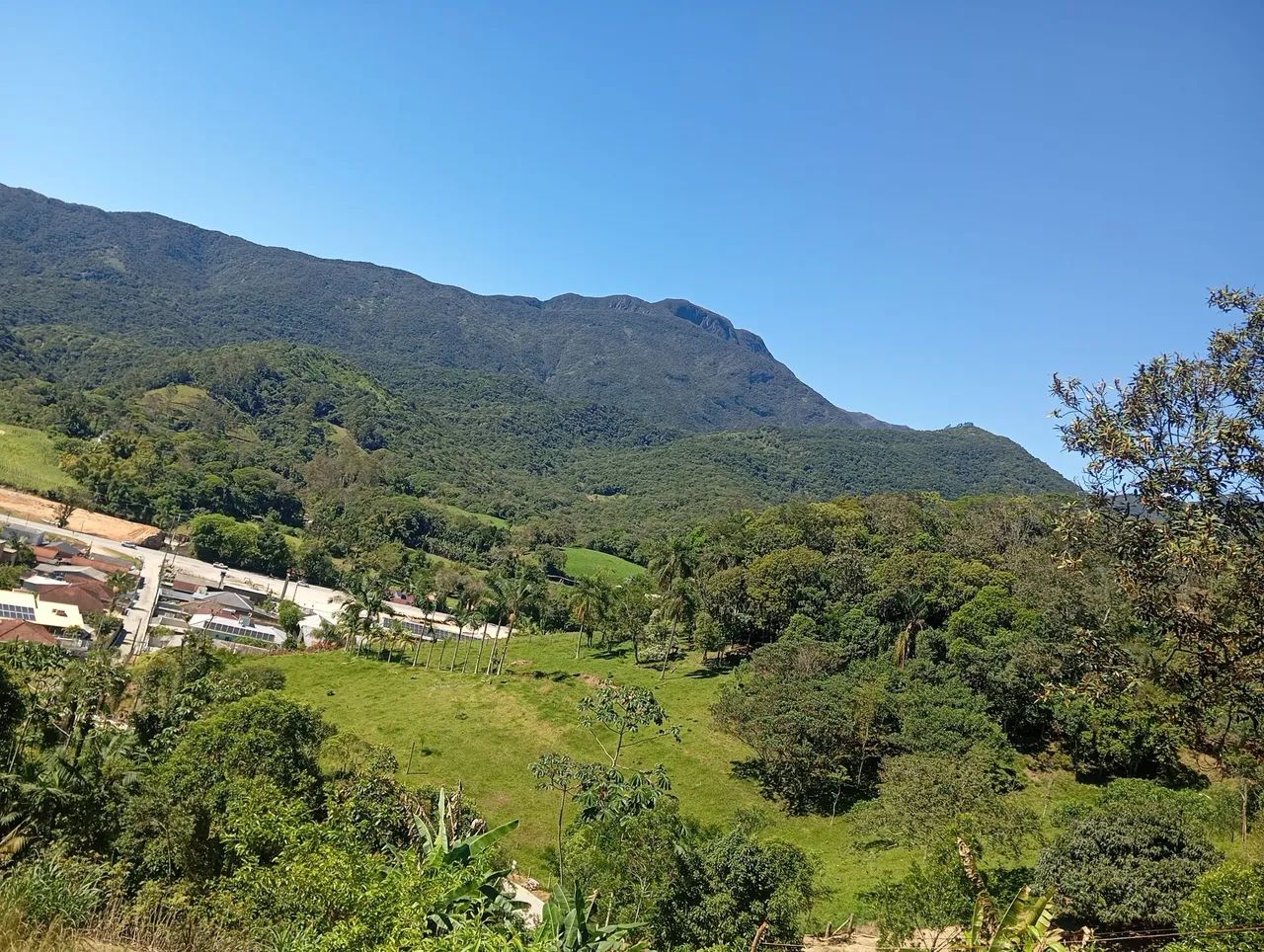 VENDE-SE OU TROCA: CHÁCARA  - Foto 2