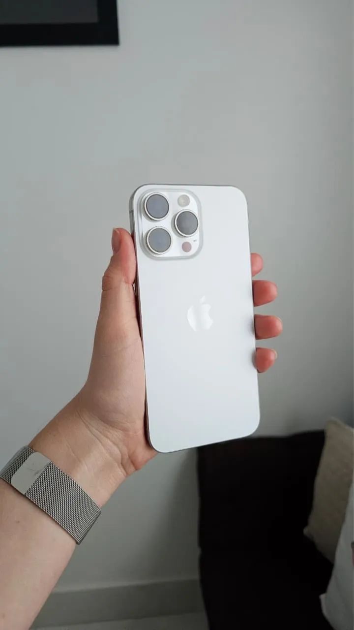 iPhone 15 PRO MAX titânio branco  - Foto 4