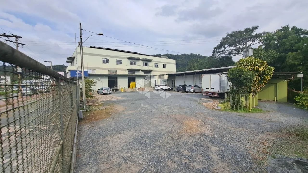 Vende-se prédio e galpão com 2.226,73 m2 edificado com 4.100,00 m2 de terreno na itoupava  - Foto 4