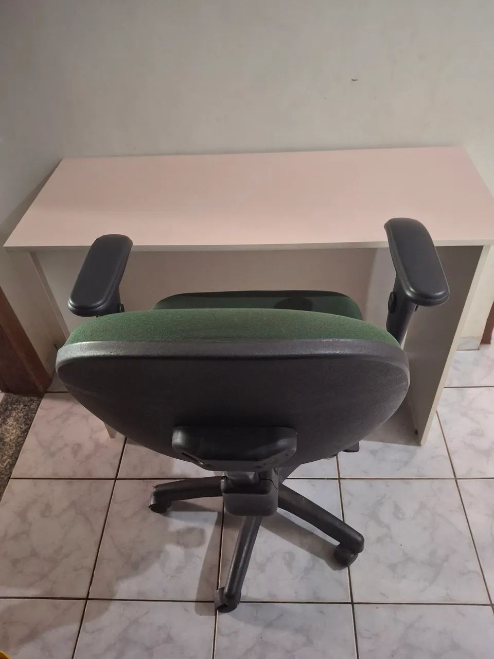 Mesa e cadeira giratória para estudos - Foto 3