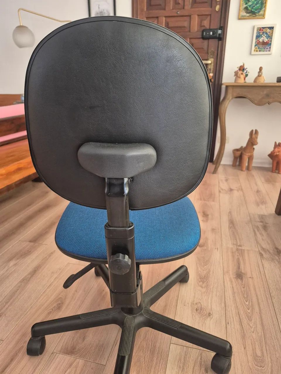 Cadeira escritorio Giratoria Executiva Marca Tocco - Rodas - Azul - Foto 3