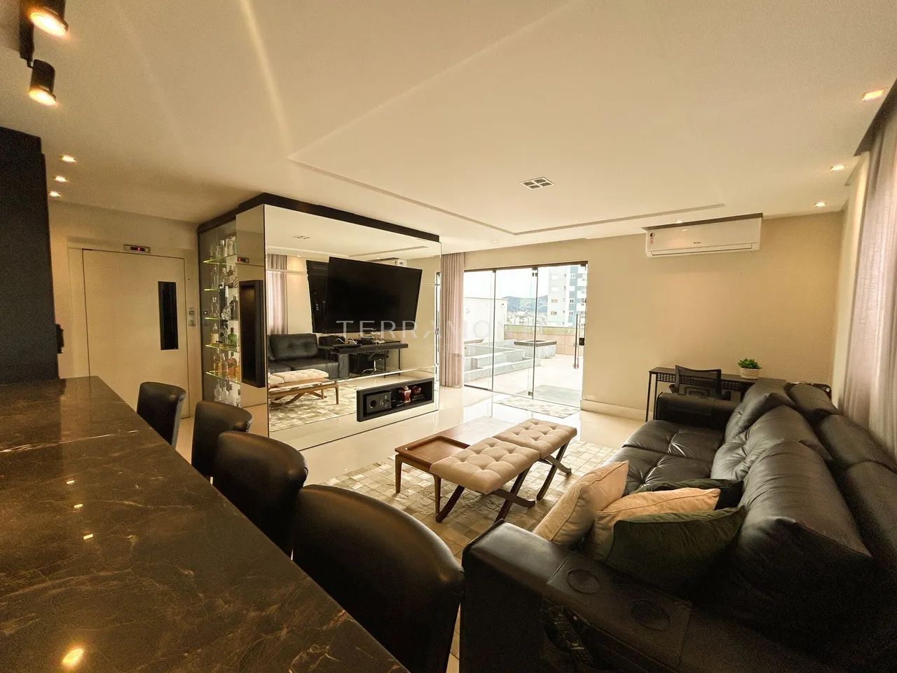Cobertura duplex com 297m² no Centro de Tubarão