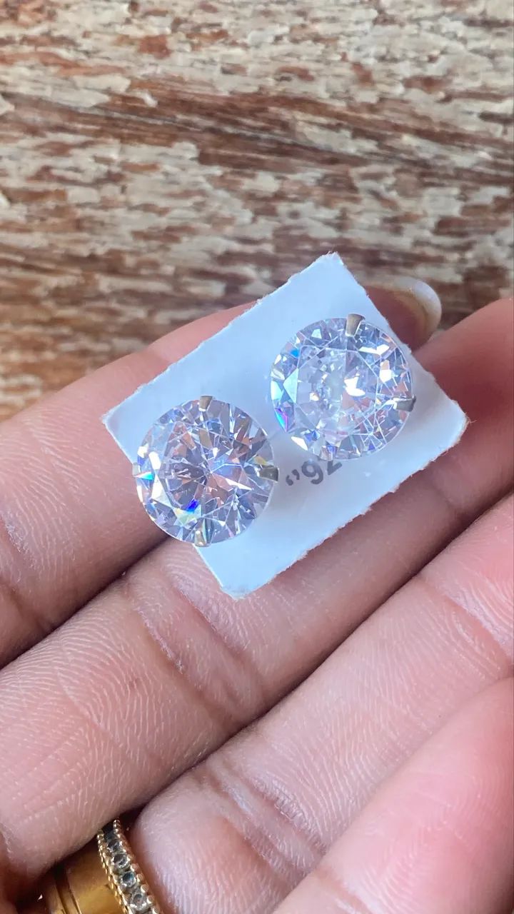 Brinco Ponto de Luz em Prata 925 | Delicado e Elegante - Foto 2